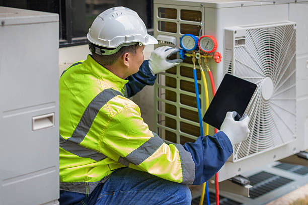 Professional Emergency Ac Repair technician working in Cibolo, TX